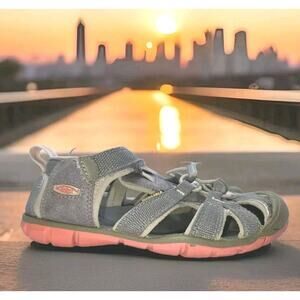 Keen Girls Strappy Sandals Size 2 Gray With Pink Soles